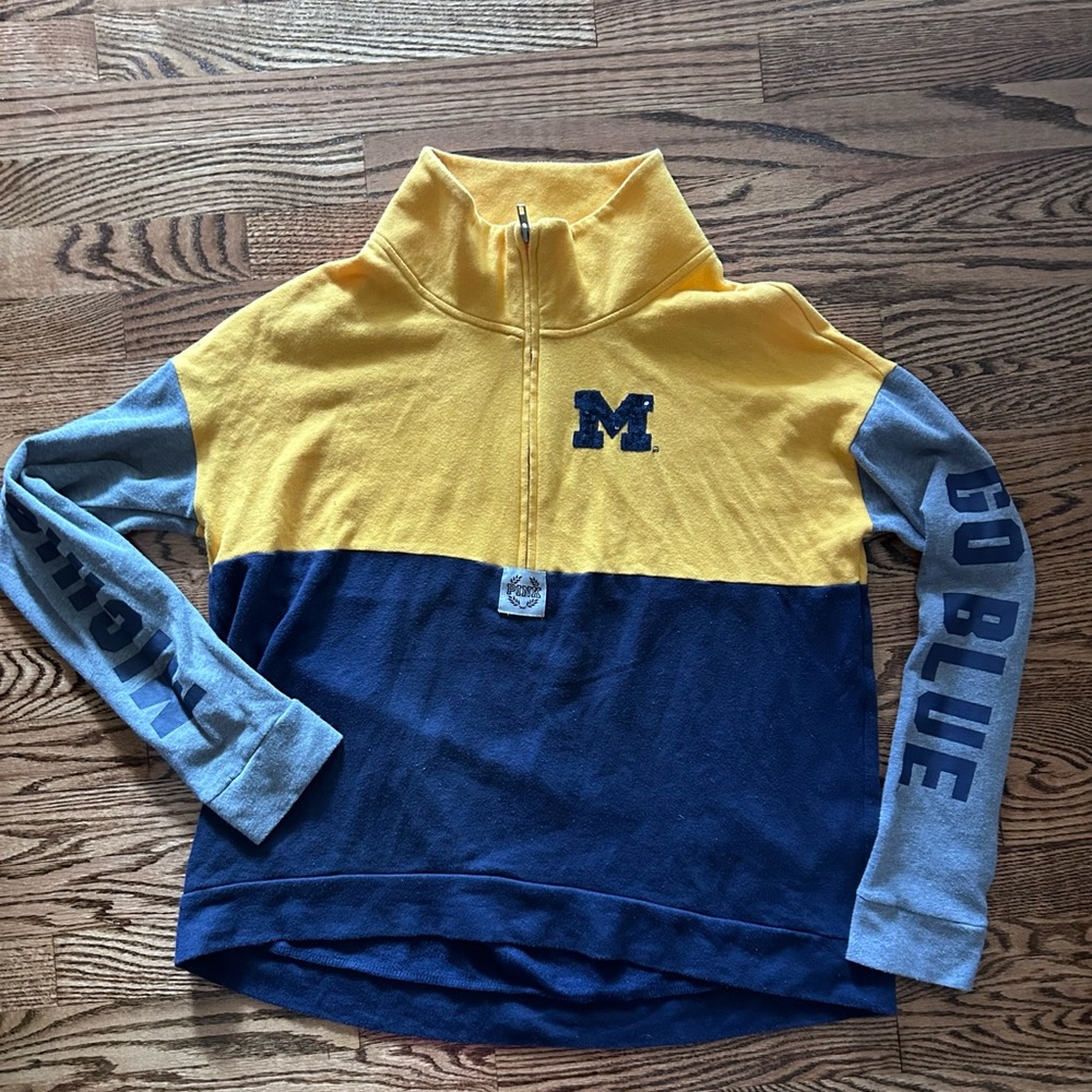 Victoria’s Secret PINK Michigan half zip medium EUC